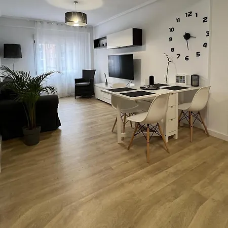 Апартаменти Piso Playa Ezcurdia 144 *